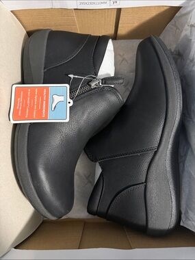 Aetrex Black Leather Ankle Booties with Side Zip 7.5-8